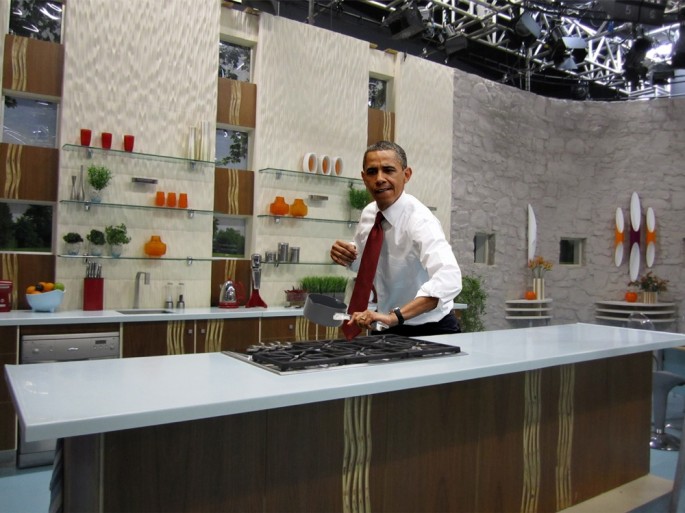 Obama-Plaing-Ping-pong-Photoshop-Battle-09-685x513