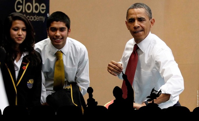 Obama-Plaing-Ping-pong-Photoshop-Battle-11-685x417